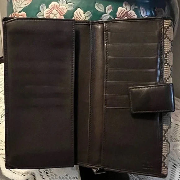 Gucci Brown Monogram Wallet with Gold Accents - Picture 3 of 10